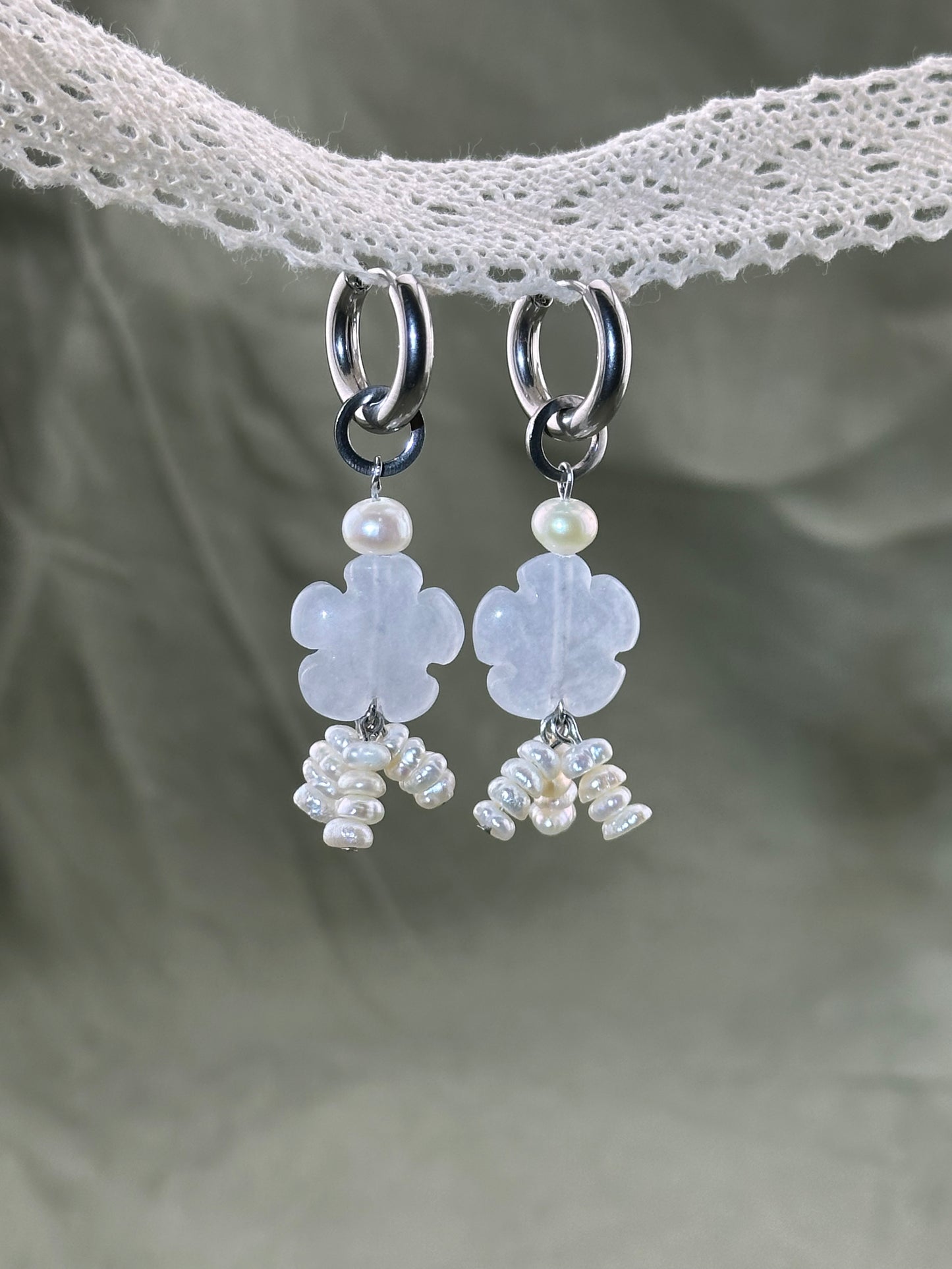 Fleur Blanche Pendants