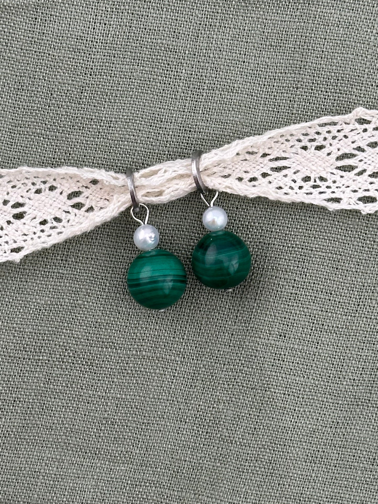 Malachite Pendant with Pearl